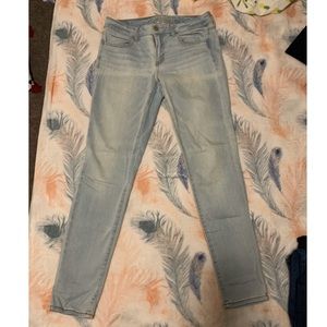 American Eagle light washed jeans